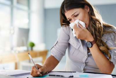 Госдума хочет разрешить работать на больничном за оплату: опасные последствия инициативы