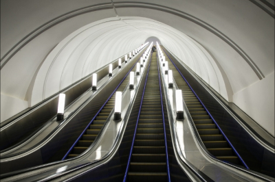 Жуткая толкучка на станции «Серпуховская»: когда работа эскалаторов зависит от удачи